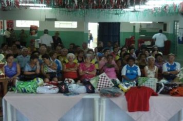 Foto - Entrega Uniformes para o Centro de Convivência do Idoso - CCI