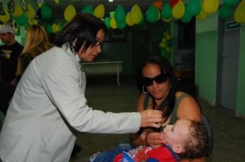 Foto - VACINAÇÃO CONTRA A PARALISIA INFANTIL EM PARAGUAÇU