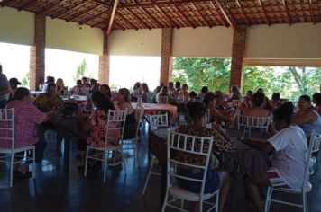 Foto - Integrantes dos grupos de Fortalecimento de Vínculos dos CRAS participam de confraternização