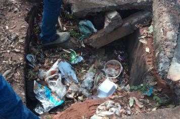 Prefeitura realiza limpeza de bocas de lobo no Jd. das Oliveiras