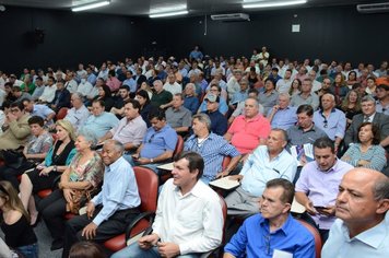 Prefeita de Paraguaçu participa de reunião sobre a regularização de terras no Pontal do Paranapanema
