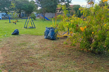 Praças públicas recebem limpeza e manutenção em diversos bairros de Paraguaçu Paulista