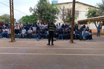 Estudantes da Escola Municipal Cleia Caçapava recebem orientações da Campanha Maio Amarelo