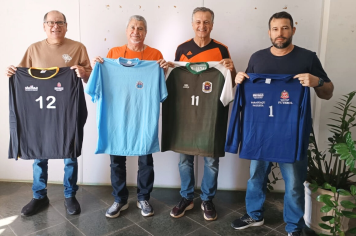 Secretaria de Esportes repassa uniformes esportivos à Educação para uso nas escolas municipais 
