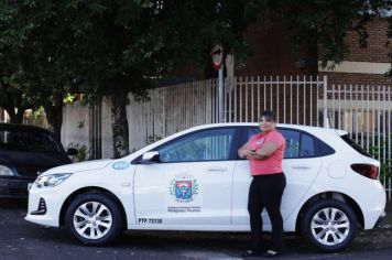 ‘Estou muito feliz’, afirma Maria Cristina, primeira motorista mulher na história de Paraguaçu Paulista a conduzir pacientes na área da Saúde