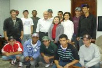 Futsal da Escola Maria Ângela – Campeão Estadual – é recebido pelo prefeito municipal