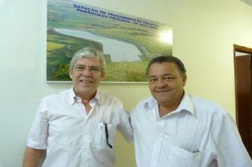 Prefeito Ediney comemora a notícia de que Paraguaçu já está com todo sistema de esgoto pronto