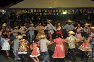 Grupo de Viola e Quadrilha Junina do Ponto de Cultura se apresentam na Vila Gammon