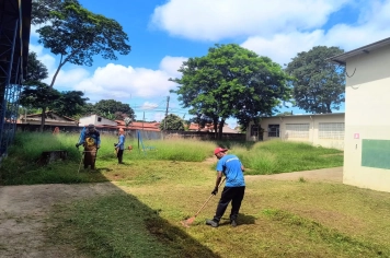 Prefeitura realiza mutirão de roçagem nas escolas para preparar espaços para a volta às aulas