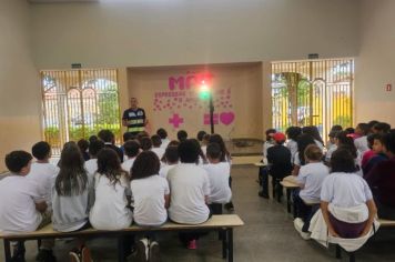 Estudantes da Escola Célio Siqueira recebem orientações da Campanha Maio Amarelo