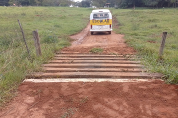 Prefeitura realiza manutenção de mata-burros no Campinho e garante segurança no trânsito rural