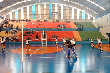 Voleibol agita Ginásio Padilha nos Jogos Escolares de Paraguaçu Paulista