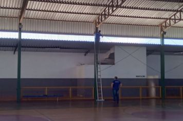 Departamento de Esporte e Lazer troca lâmpadas do Ginásio Zé do Pito por iluminação de Led