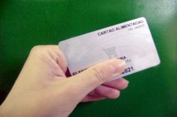 Prefeito solicita estudo para transformação da cesta básica em cartão alimentação