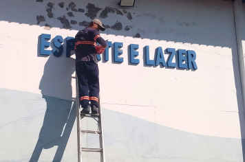 Revitalização do Ginásio “Padilha” avança com pintura da fachada e melhorias estruturais