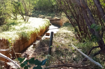 Limpeza de gabiões avança e chega ao trecho entre Apae Rural e antiga Thermas em Paraguaçu