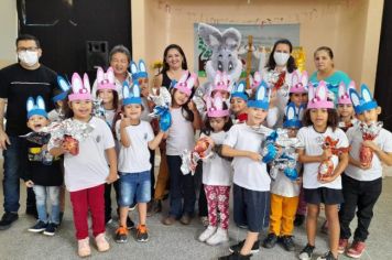 Paraguaçu entrega ovos de Páscoa a alunos da Rede Municipal de Ensino