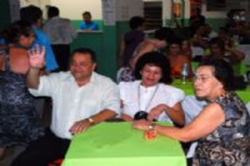 Prefeito Ediney e Primeira Dama Sonia atendem reivindicação do CCI, participam do Baile da Melhor Idade e ratificam priorização dos idosos