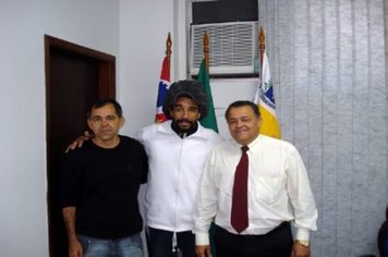 Contra Mestre Xandão mostra sua arte e cultura na Itália e Israel