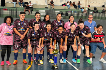 Futsal feminino de Paraguaçu brilha em Pompéia e sobe ao pódio no torneio regional