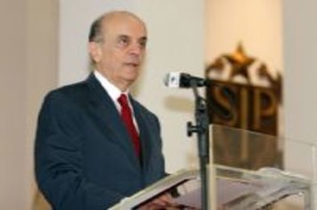 José Serra iniciou a entrega de onibus escolares que irão beneficiar a cidade