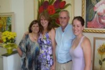 Artista plástica paraguaçuense expõe em Marília suas “Cores da Vida”