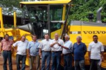 Paraguaçu renova frota: novas motos para a fiscalização e moto niveladora para Departamento de Obras