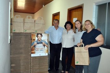 Fundo Social de Solidariedade inicia a distribuição das caixas para Campanha do Agasalho 2014