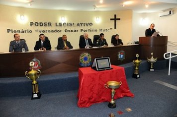 Vice-prefeito Emerson prestigia entrega do título de cidadão paraguaçuense ao Professor Evandro do atletismo