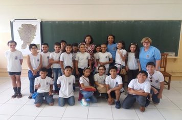 Alunos da rede municipal de ensino visitam a Prefeita