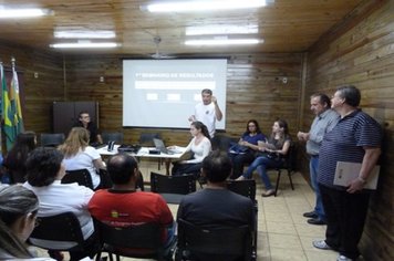 Seminário de Resultados de atividades do PAF Sesi reúne autoridades e professores no CEA de Paraguaçu