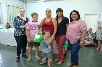 Educação realiza entrega de óculos de grau para mais de 100 estudantes da rede Municipal
