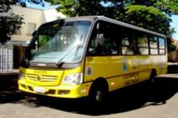 Novo ônibus conseguido por Almira Garms junto ao Deputado Edson Aparecido já circula em Paraguaçu