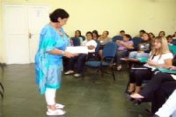 Departamento Municipal de Educação promove capacitação com a profª Odila para as educadoras municipais