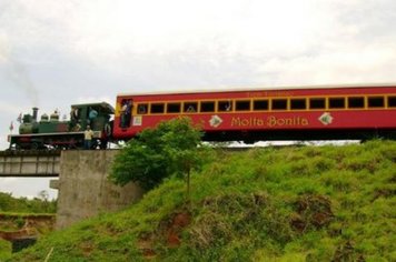 Neste final de semana tem Festância Julina e passeio noturno da Maria Fumaça até Sapezal