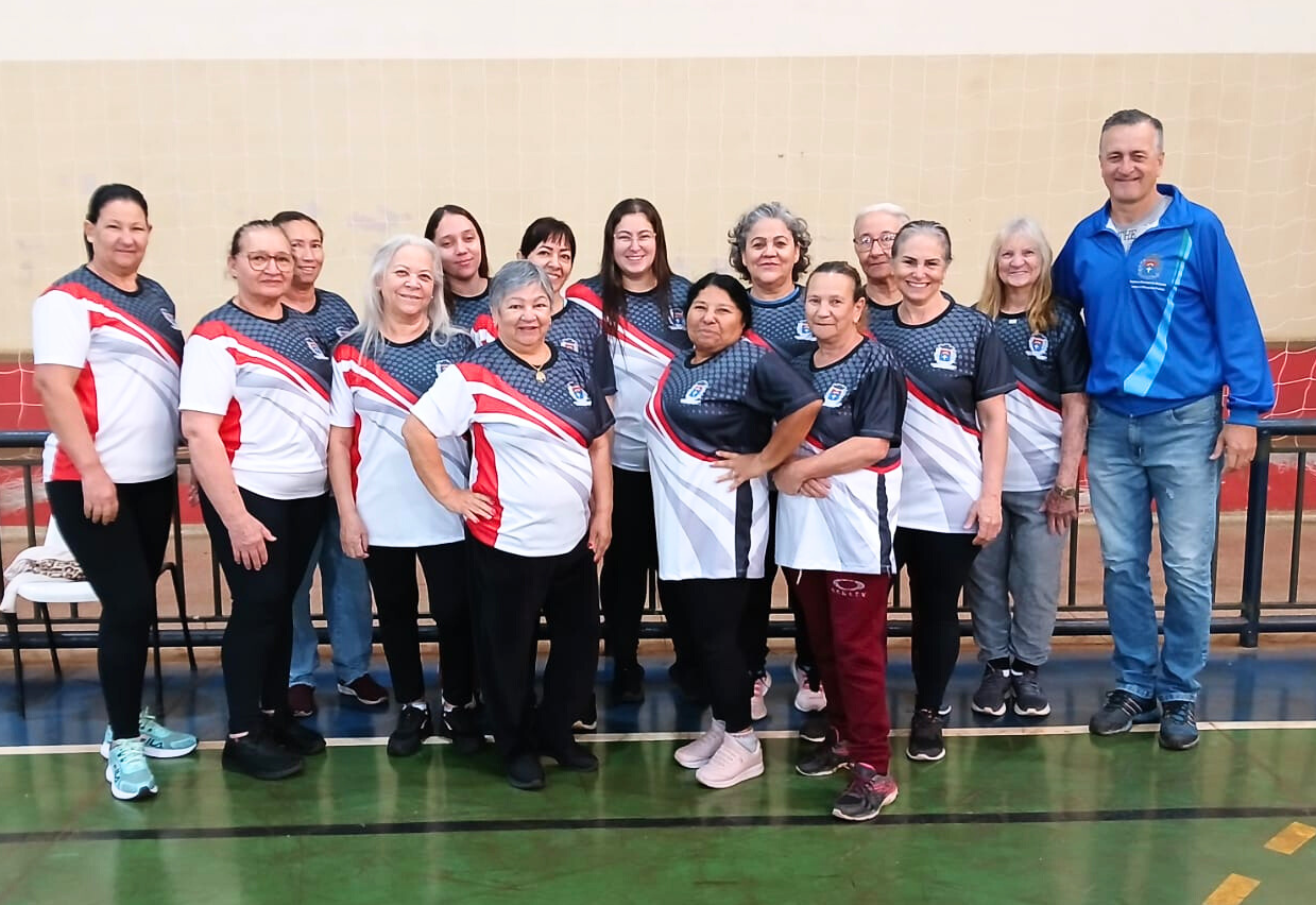 Mais um polo do projeto “Esporte Melhora a Idade” recebe novas camisetas em Paraguaçu Paulista