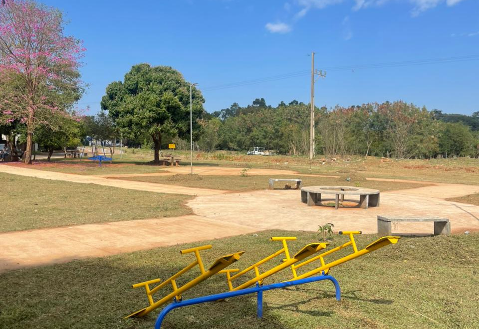 Prefeitura realiza limpeza geral em praça da Vila Nova e reforça cuidado com os espaços públicos