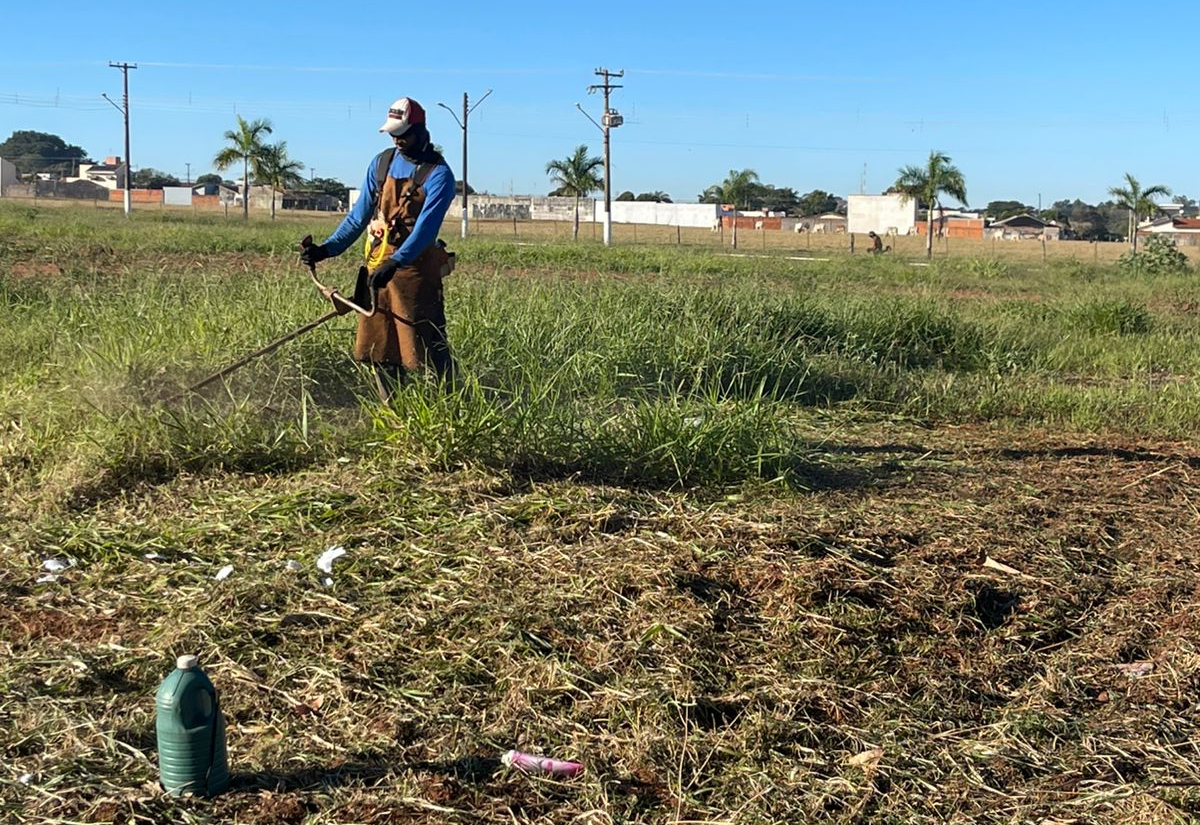 Prefeitura intensifica ações de limpeza no Jardim Alvorada e pede colaboração da população
