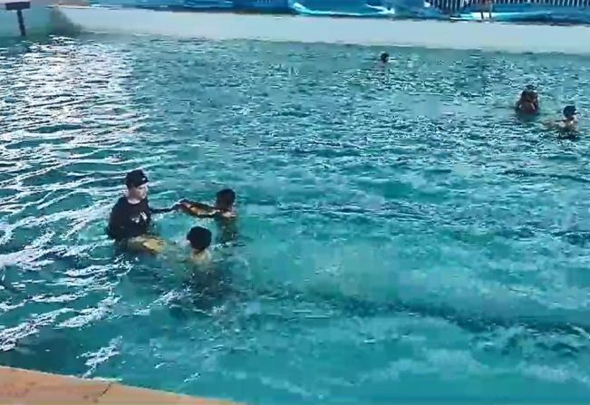 Prefeito Antian cumpre mais uma meta e inicia as aulas de natação para crianças e adolescentes