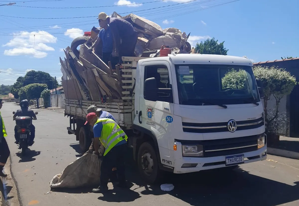 Primeiro dia da coleta da campanha “Paraguaçu Contra a Dengue” supera expectativas