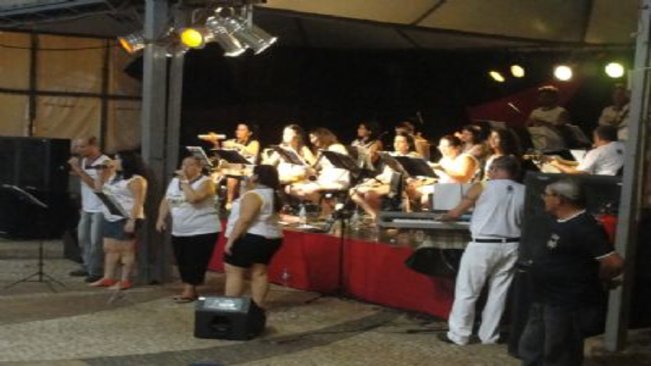 Apesar do mau tempo, público prestigia Estância Folia com resgate dos antigos carnavais