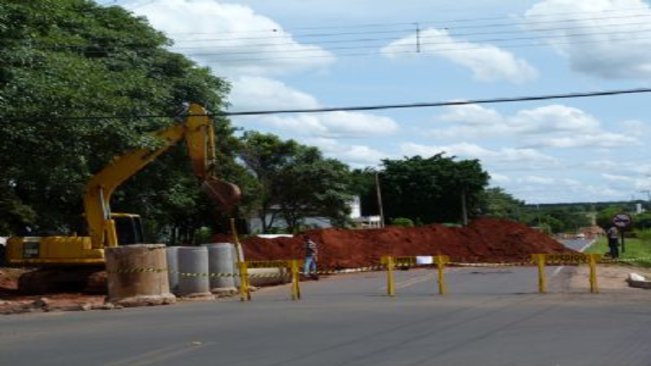 Rua Sete segue interditada para obras de contenção da erosão e drenagem de águas pluviais