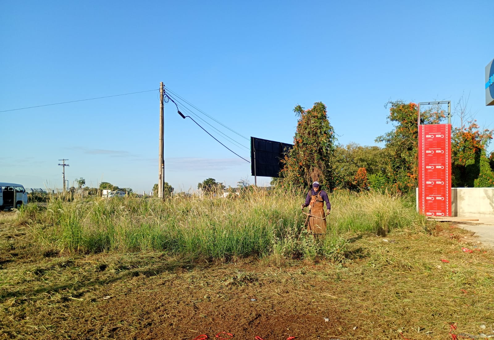 Prefeitura realiza limpeza na Av. Siqueira Campos, importante eixo comercial de Paraguaçu Paulista