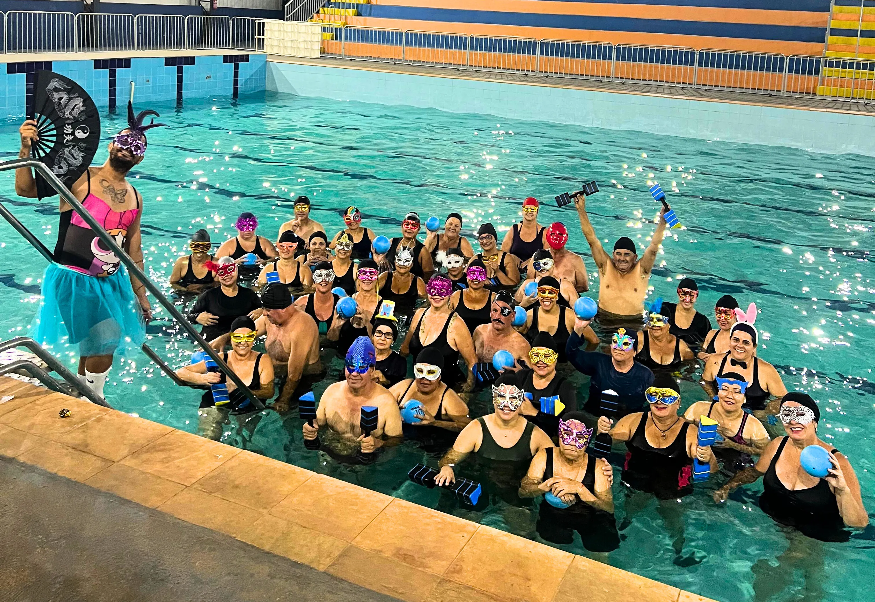 Hidrofolia agita Piscina Pública com alegria, saúde e espírito de Carnaval