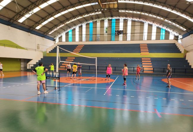 Atletas do CCI de Paraguaçu Paulista se preparam para os Jogos da Melhor Idade durante treinos no Ginásio Padilha