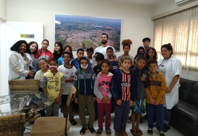 Crianças do Clube da Juventude III visitam Câmara Municipal de Vereadores