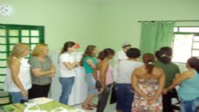 CRAS e COCAL promovem curso de bombons para famílias de assistidos e colaboradores