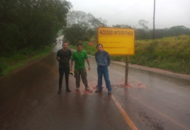 Ponte da estrada de  acesso ao distrito de Roseta e cidade de Maracaí é interditada pela Defesa Cívil