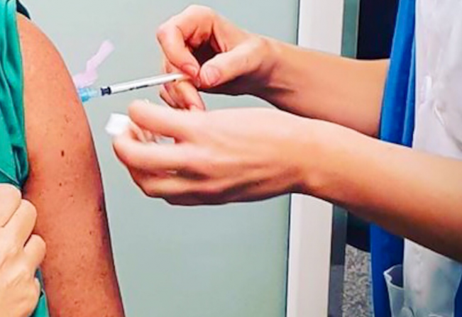 Unidades estenderão horário hoje para vacinar 28 ou mais
