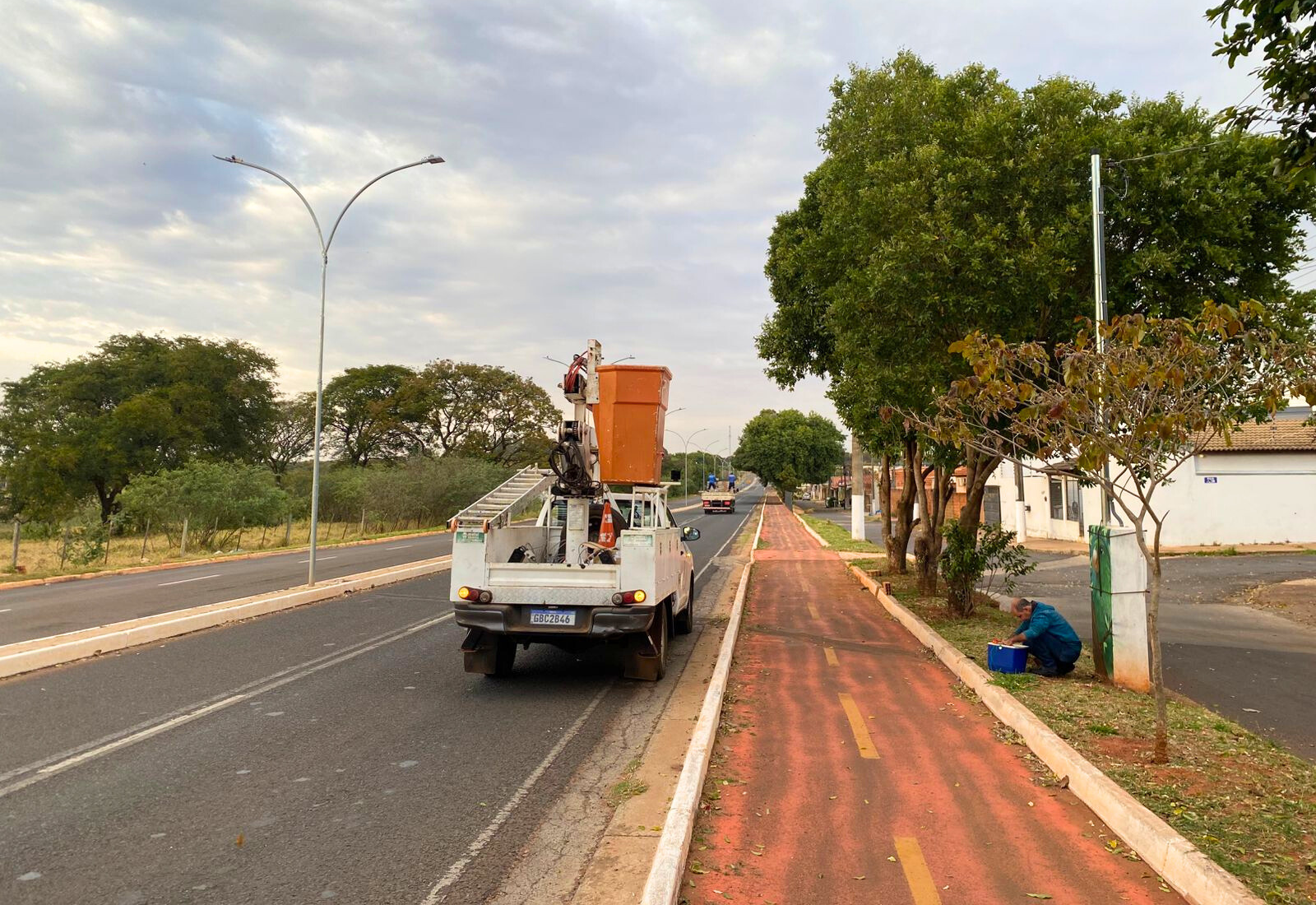 Prefeitura realiza reparos após pane elétrica causada por umidade na Av. 7 de Setembro